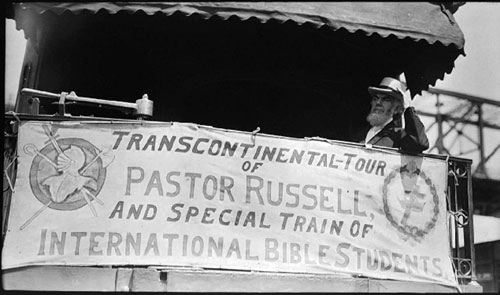 Brat C. T. Russell w wagonie specjalnego pociągu
